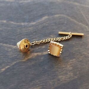Vtg gold tone faux yellow moonstone tie pin